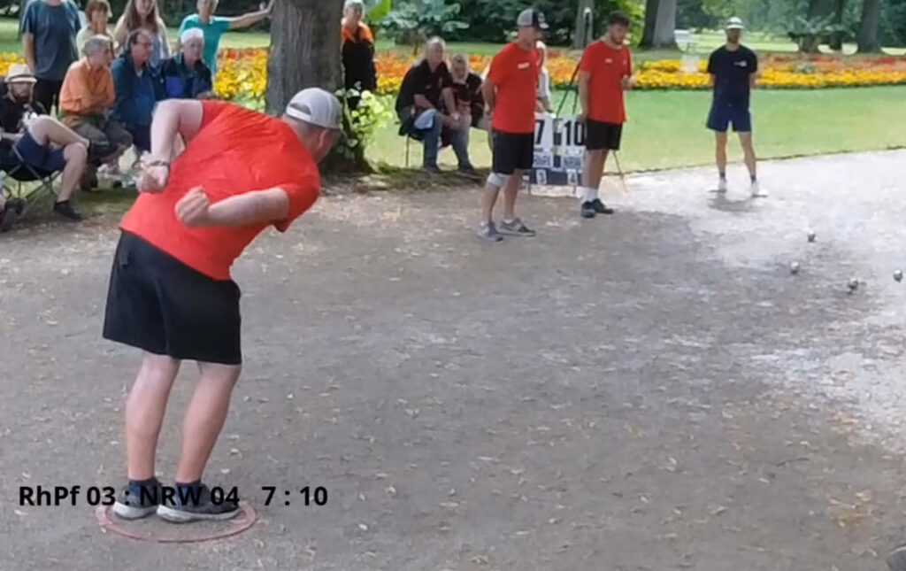 Jean Wittmann beim Schuss im Halbfinale DM Triplette 2024